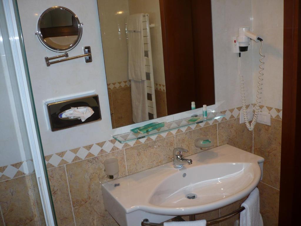 Hotel Ristorante Dotto Varago Rom bilde