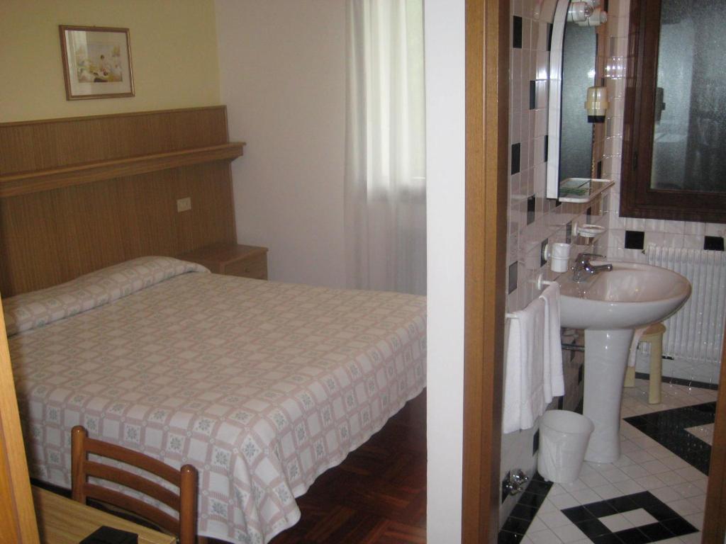 Hotel Ristorante Dotto Varago Rom bilde